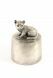 Katt sittande liten urna silvertenn