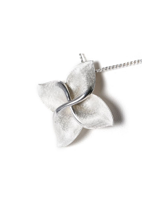 Asksmycke av silver (925) 'Blomma' med pärla