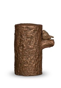 Liten skulptururna ”Livsträdet” i keramik