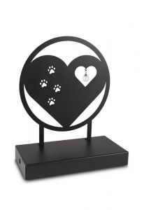 Askskulptur 'Hjärta med hundtassar' med askpärla