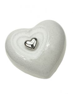 Keramikurna och magnetisk hjärta