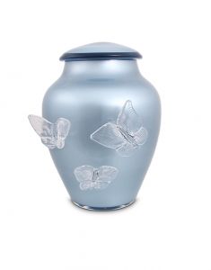 Kristallglasurna med fjärilar blå