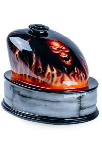 Tankurna för biker 'Flames and Skull'