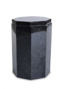 Naturstenurna i olika typer av granit